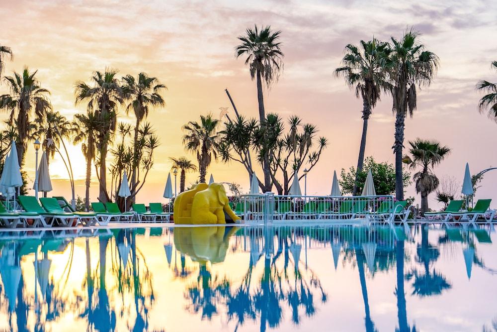 Labada Beach Hotel Çamyuva Esterno foto